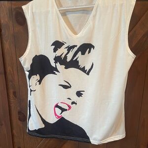 Graphic Print Sleeveless Top